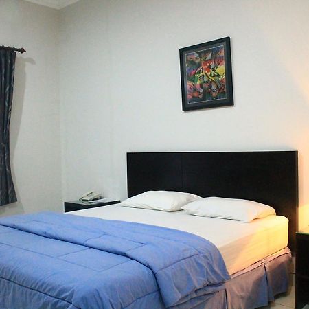 Carica Homestay Surabaya Exterior foto