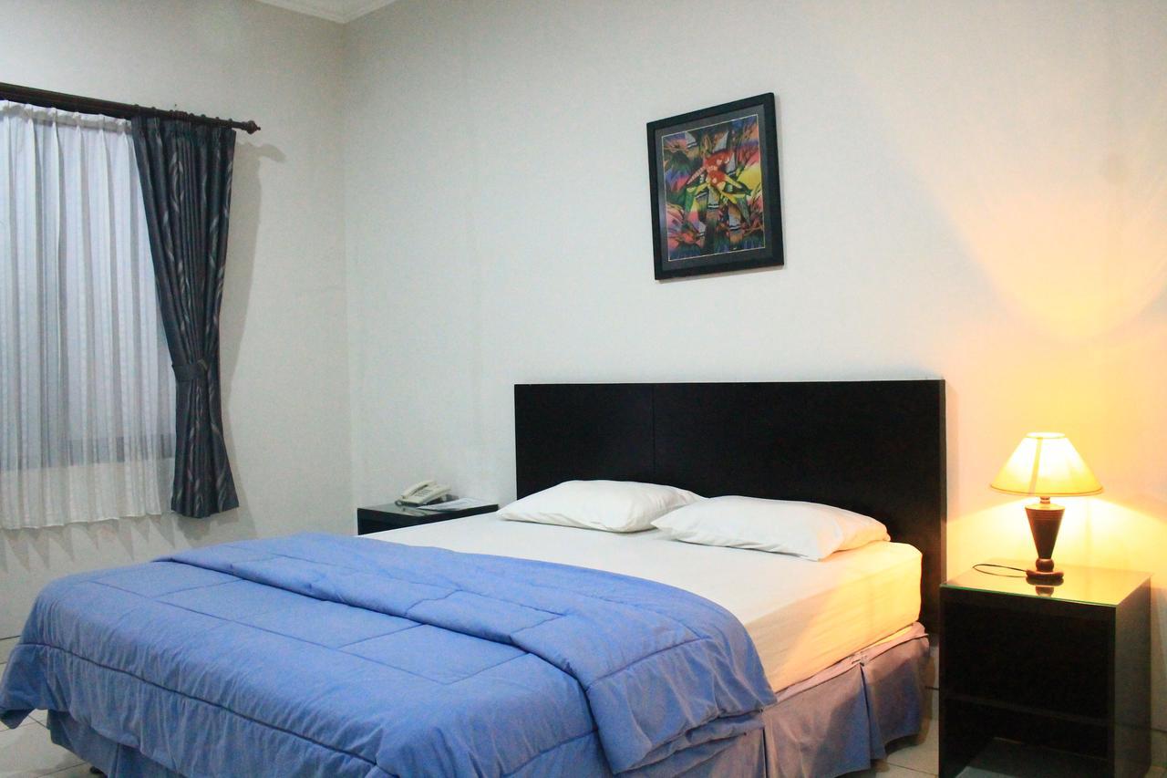 Carica Homestay Surabaya Exterior foto