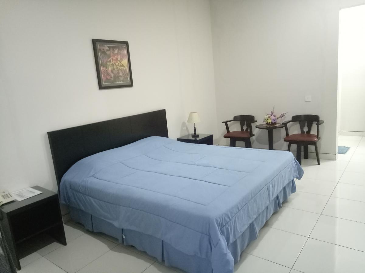 Carica Homestay Surabaya Exterior foto