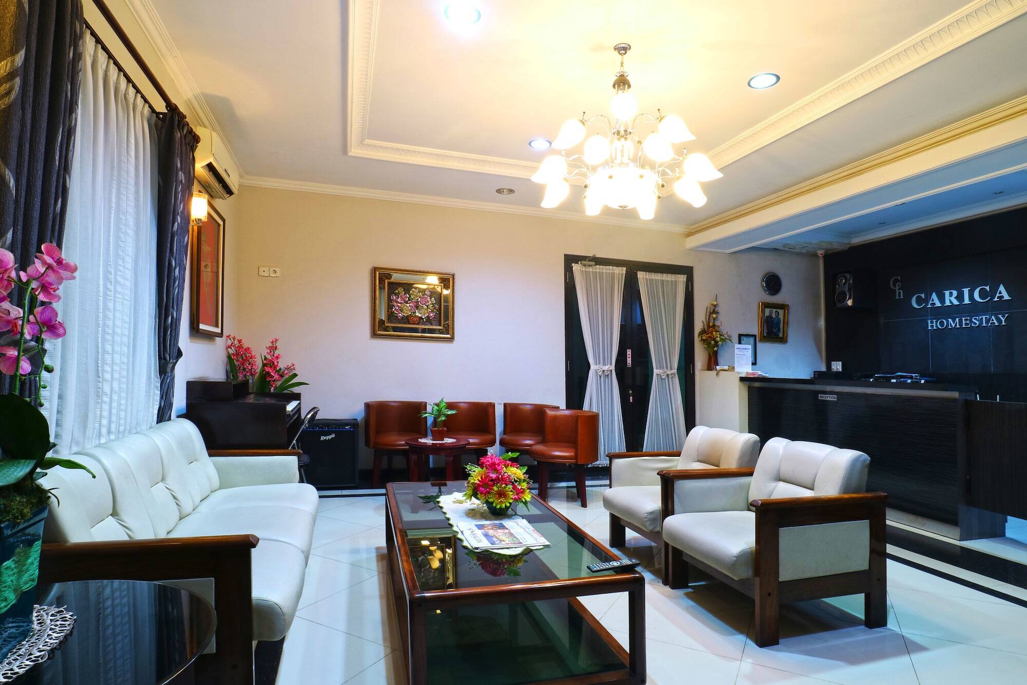 Carica Homestay Surabaya Exterior foto